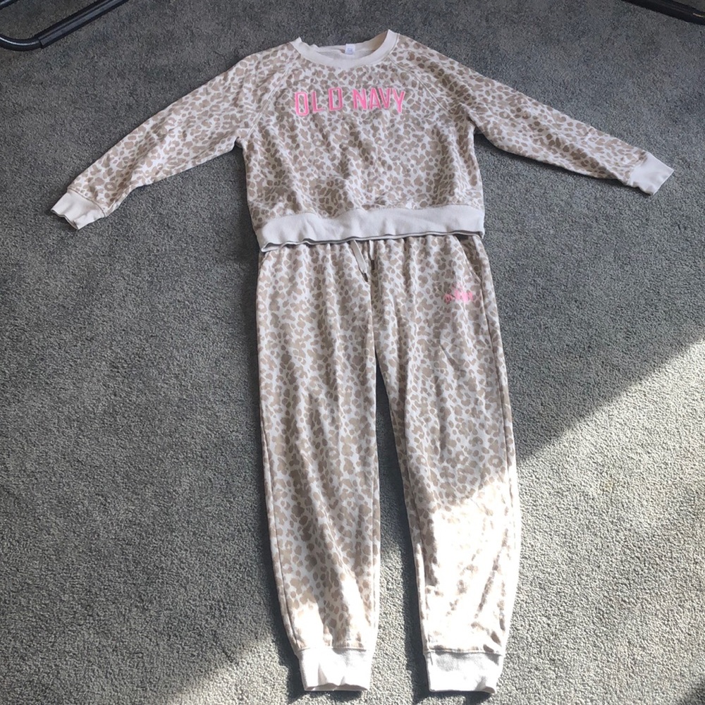 Old Navy Cheetah Print Jogger Set